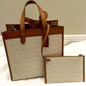 Coach Field Tote Signature Bag in Crème and Brown Leather